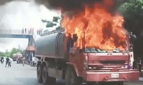 Karachi tanker accident mob violence Gulistan Jauhar road incident
