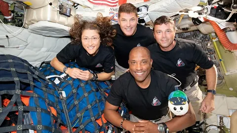 Artemis II Splashdown Return: Astronauts Hurtle Home Toward Earth