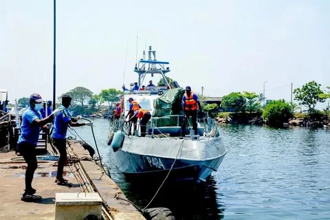 Sri Lanka Navy sailors rescuing Iranian sailors from sinking IRIS Dena warship off the coast of Galle, Sri Lanka, March 2026