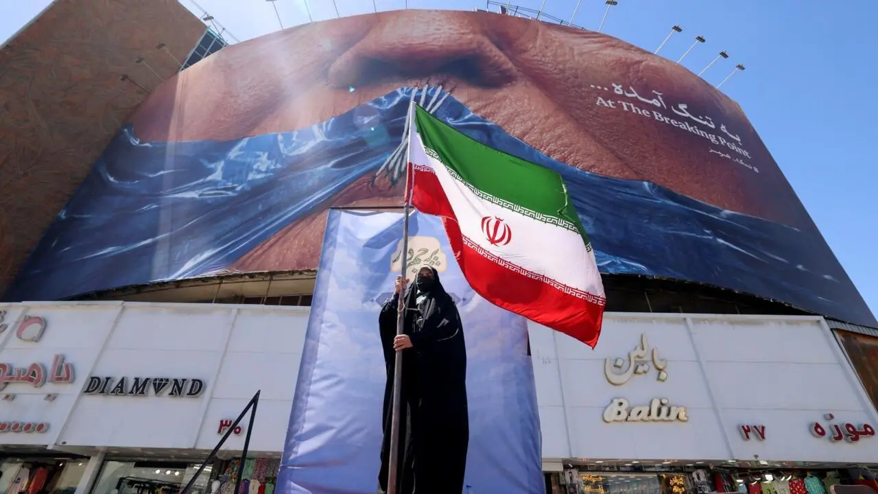 Iranian flag displayed in front of anti-US billboard in Tehran amid Iran-US war negotiations, May 2026