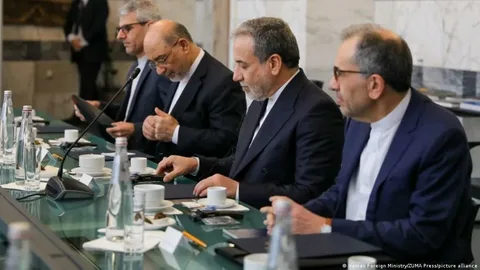 Map showing Iran and the United States with diplomatic handshake overlay representing US-Iran peace negotiations in 2026