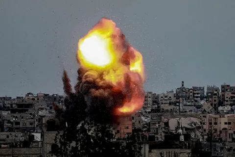 Smoke rising over Gaza City after reported airstrikes amid ongoing Israel-Gaza tensions and fragile ceasefire discussions.