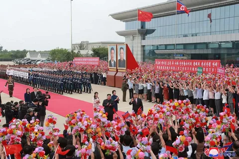 Chinese President Xi Jinping and North Korean leader Kim Jong Un during a diplomatic meeting in Pyongyang