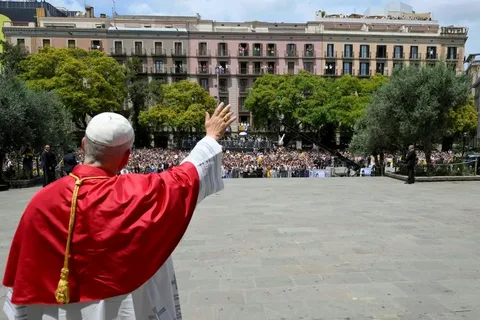 Pope Leo XIV greeting crowds during his Spain visit in Barcelona 2026