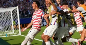 USA players celebrate a 2-0 victory over Bosnia Herzegovina during the FIFA World Cup 2026 despite Folarin Balogun's red card.