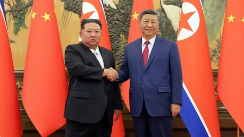 Chinese President Xi Jinping and North Korean leader Kim Jong Un shaking hands during a bilateral summit symbolizing China North Korea relations