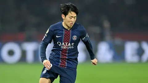 Lee Kang-in in action after completing his €40 million transfer from PSG to Atletico Madrid.