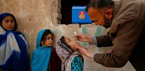 Health workers administer polio vaccine to children during Pakistan's nationwide polio eradication campaign amid security challenges in Khyber Pakhtunkhwa.