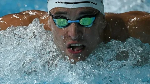 Chad le Clos of South Africa celebrates his record-breaking 21st medal at the 2026 Commonwealth Games in Glasgow, Scotland.