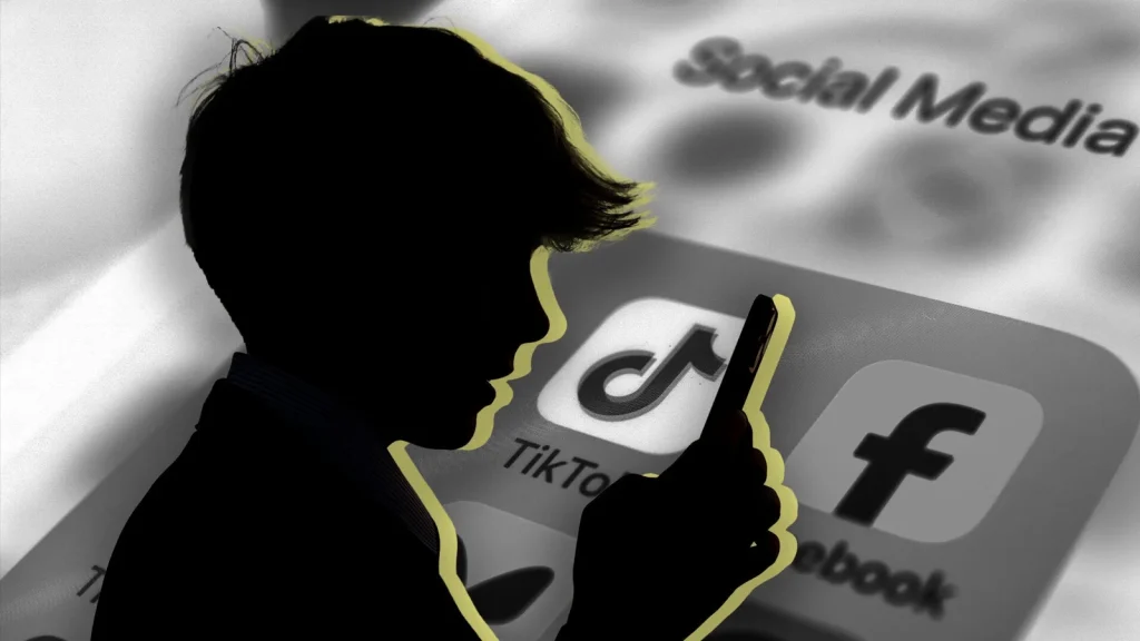 Child using a smartphone, illustrating the social media age limit debate for children in Pakistan