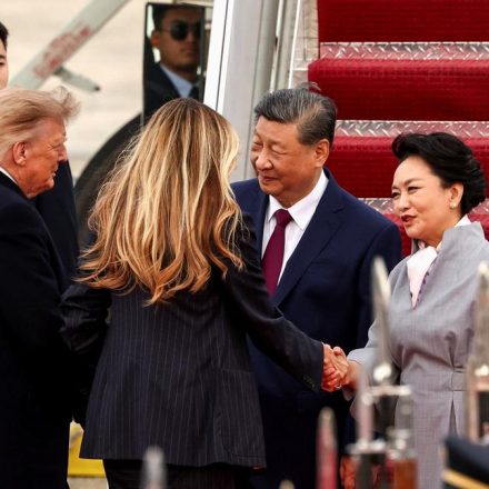 US and Chinese delegations pictured together at the White House during the Trump Xi Washington summit