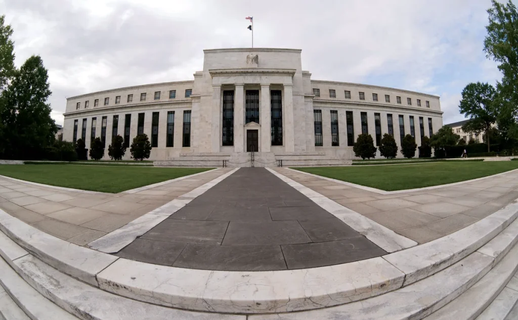 Wall Street traders watching a screen showing the US Federal Reserve interest rate decision