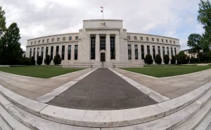 Wall Street traders watching a screen showing the US Federal Reserve interest rate decision