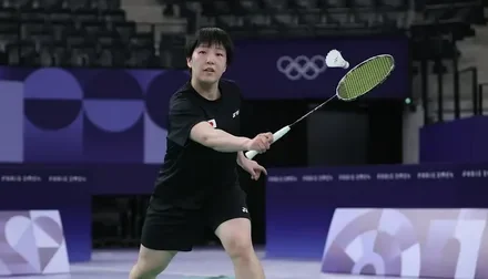 Kotomi Ozawa, Japan's padel pioneer and former midwife, playing at the Asian Games in Nagoya