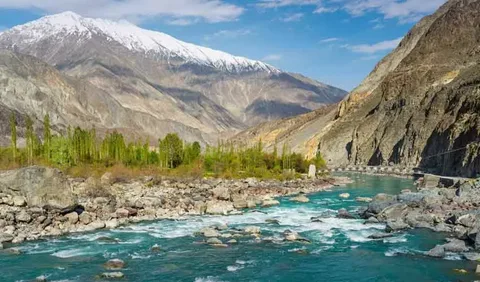 Snow-capped mountains in Gilgit-Baltistan with a mobile tower in the foreground, symbolising poor internet connectivity in GB