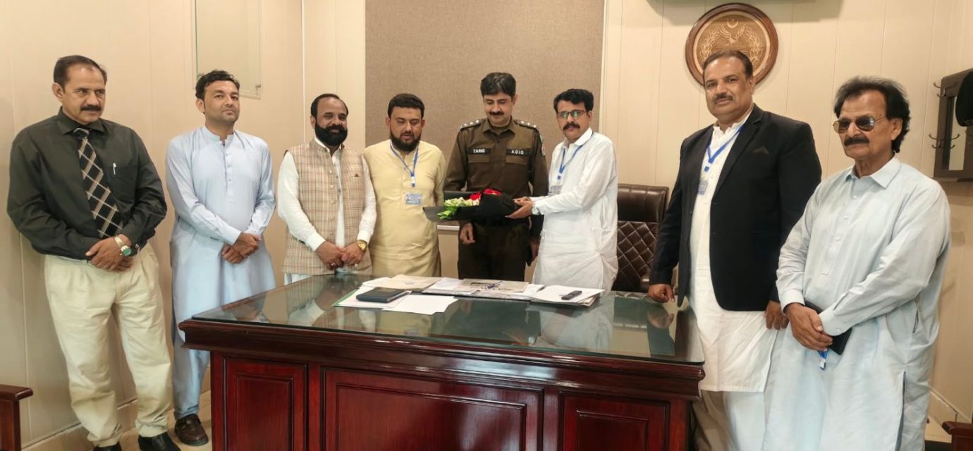 IHRM delegation meets Additional DIG Muhammad Tariq Malik in Sargodha