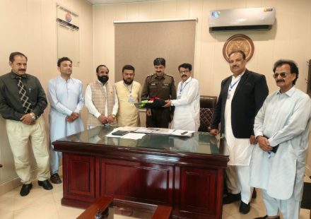 IHRM delegation meets Additional DIG Muhammad Tariq Malik in Sargodha