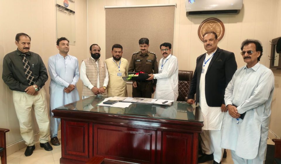 IHRM delegation meets Additional DIG Muhammad Tariq Malik in Sargodha