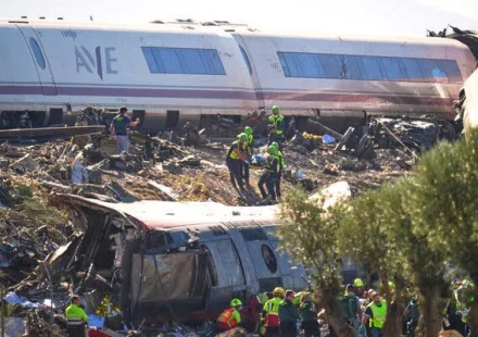 Timeline infographic showing the Iryo and Renfe trains involved in the deadly Spain railway collision near Urda.